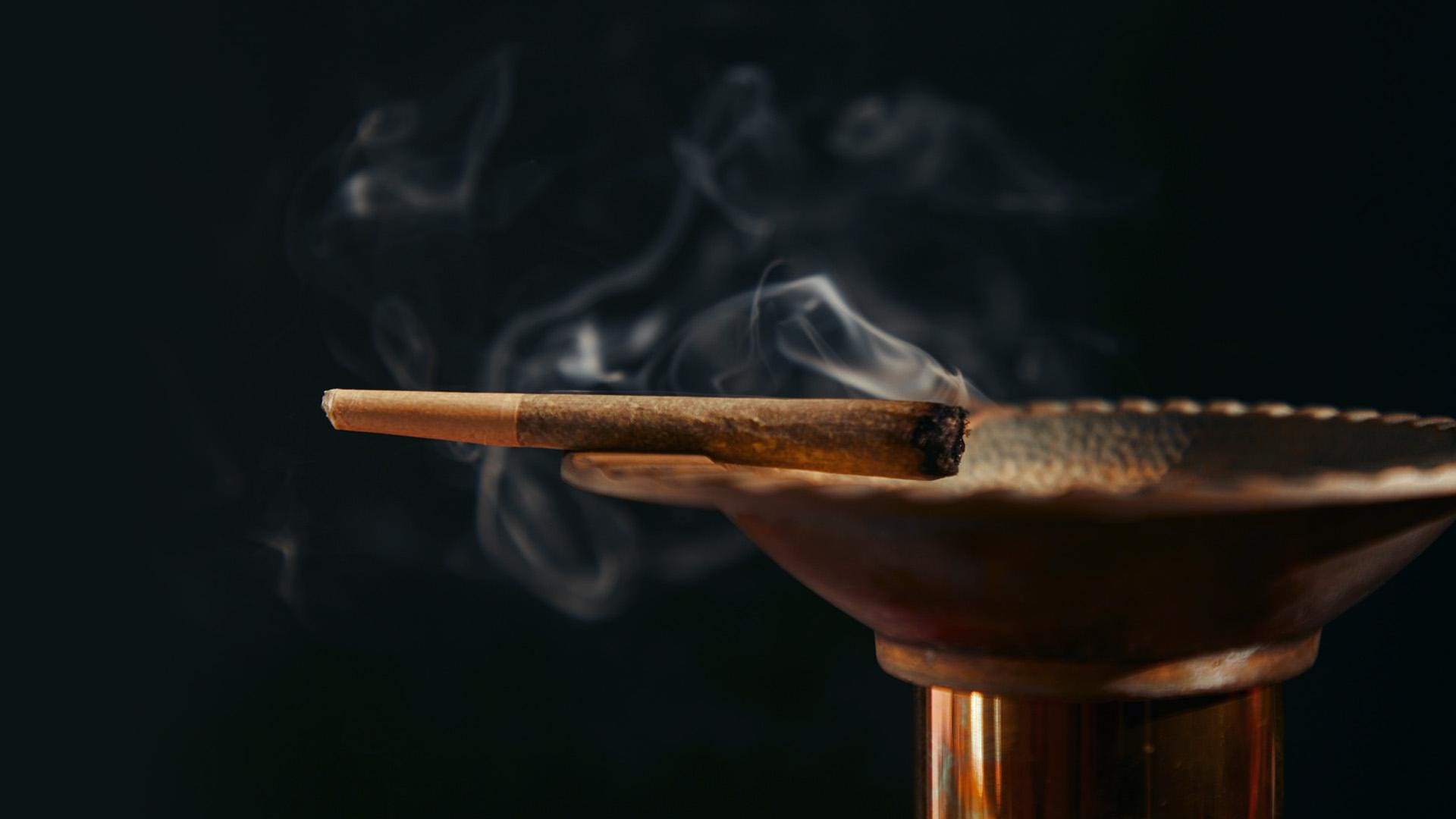 Lit, smoking pre-roll