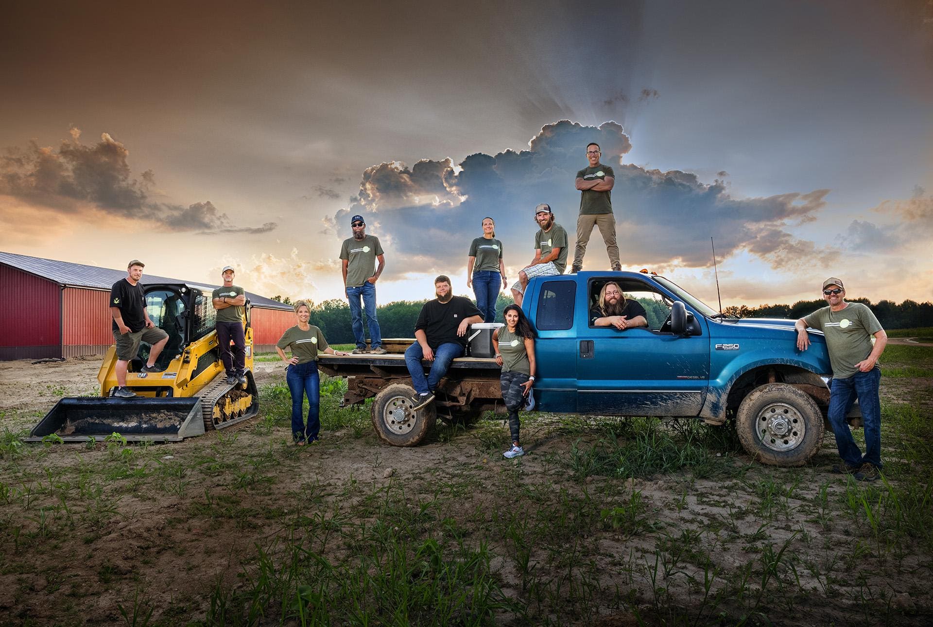 GrasshopperFarms-group-truck