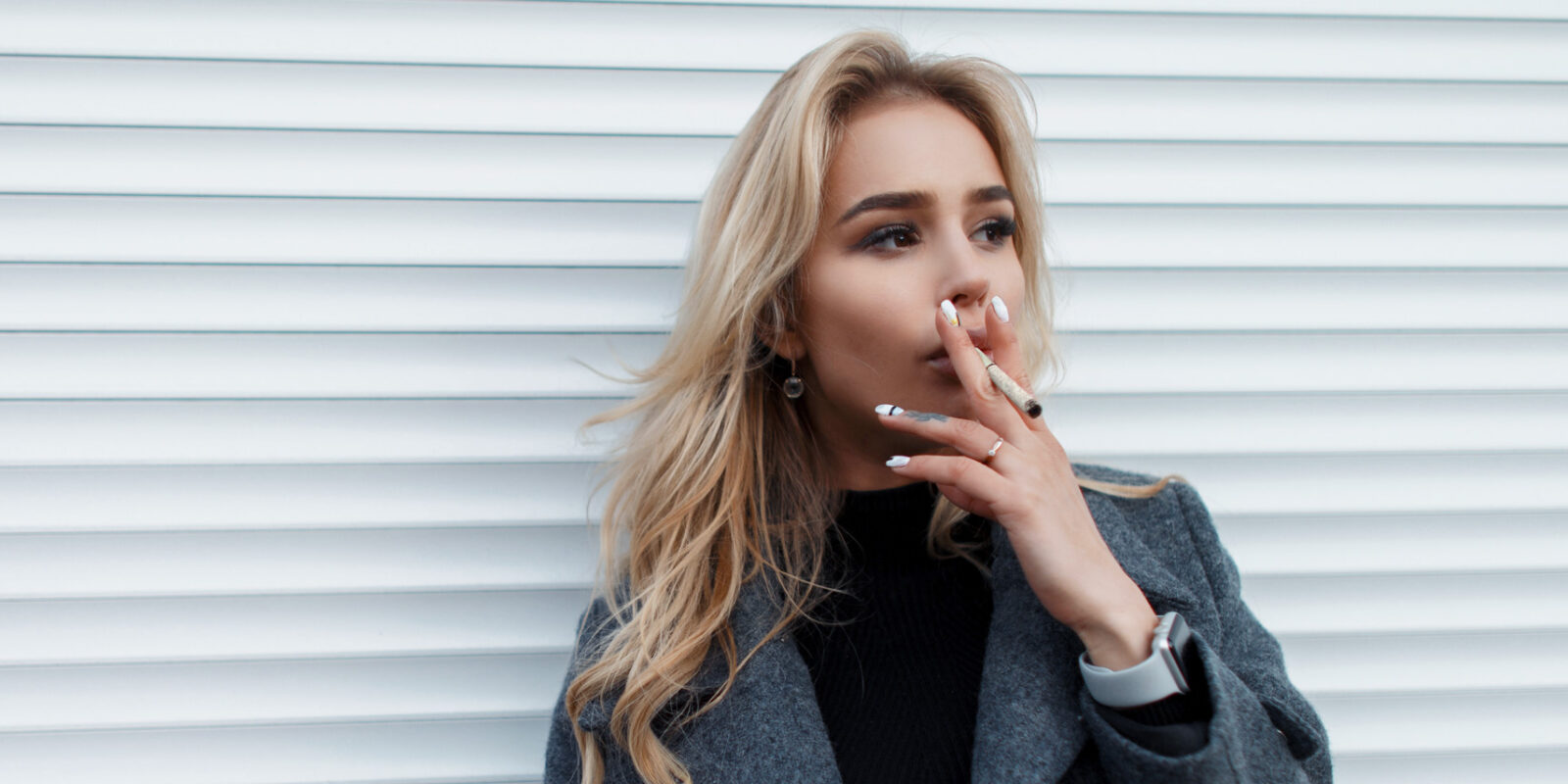 ROLL-Woman-BG-Joint-1