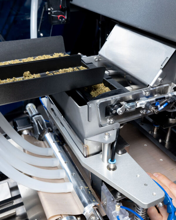 ROLL-Blunt-Cannabis-Grind-Scales