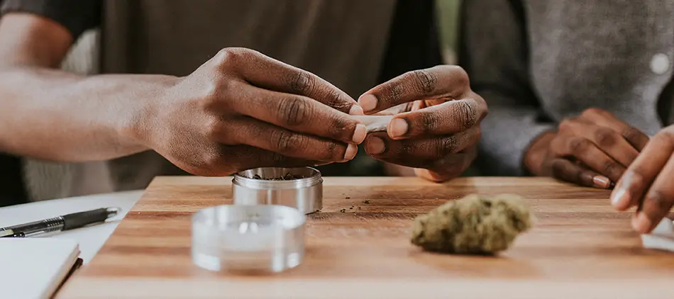 Why Electric Weed Rolling Machines Are Changing the Game ROLL Hand rolling 1 RollPros - Pre Rolling Machine