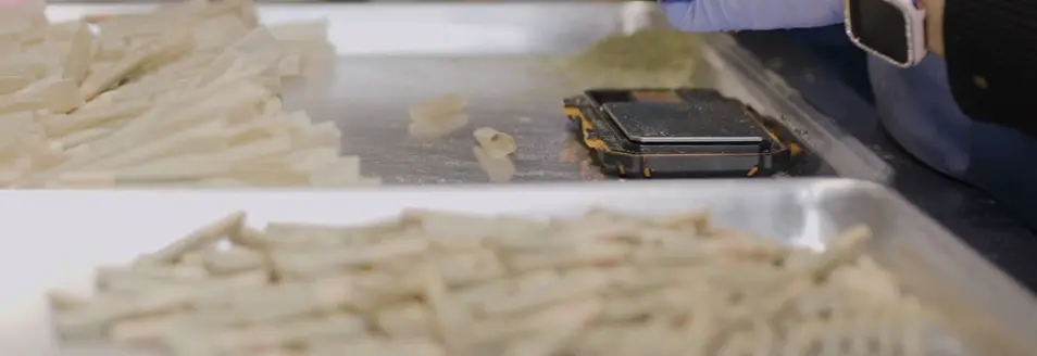 Pre-Roll Machines vs. Hand-Rolled Joints: Which is Better for Your Business? ROLL Pre Rolls Machine 2d RollPros - Pre Rolling Machine