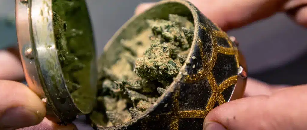 How to Clean a Weed Grinder: Step-by-Step Guide for Every Grinder Type Cannabis Grinder