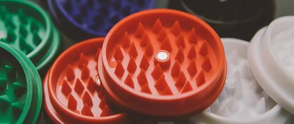 How to Clean a Weed Grinder: Step-by-Step Guide for Every Grinder Type Plastic Grinders